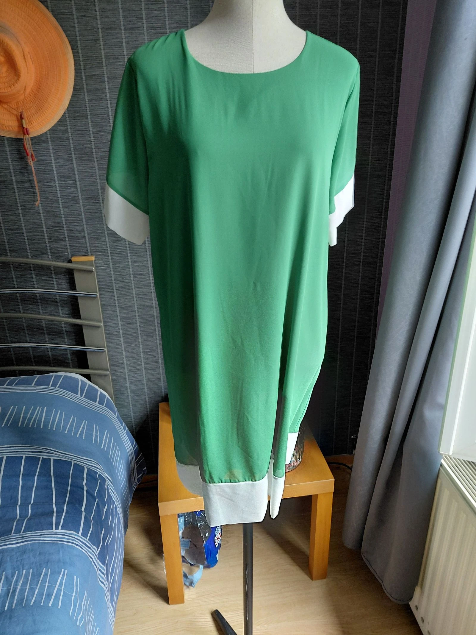 Très jolie robe d'été. Femme. Taille. U.
